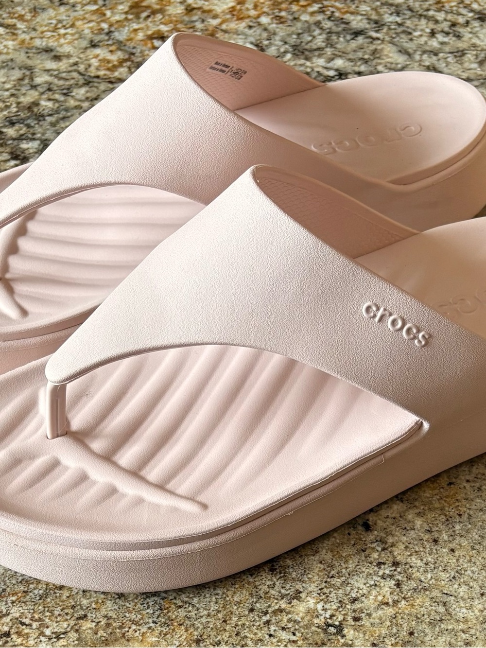 Crocs “Get Away” Triangle Flip-Flop Size 9 Pink Quartz - Picture 2 of 8